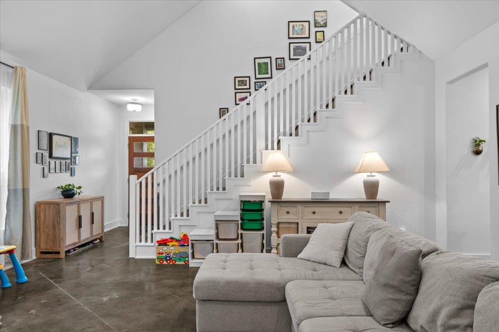 10304 Twin Lake CIR