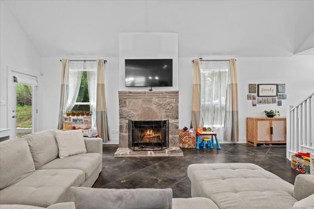 10304 Twin Lake CIR