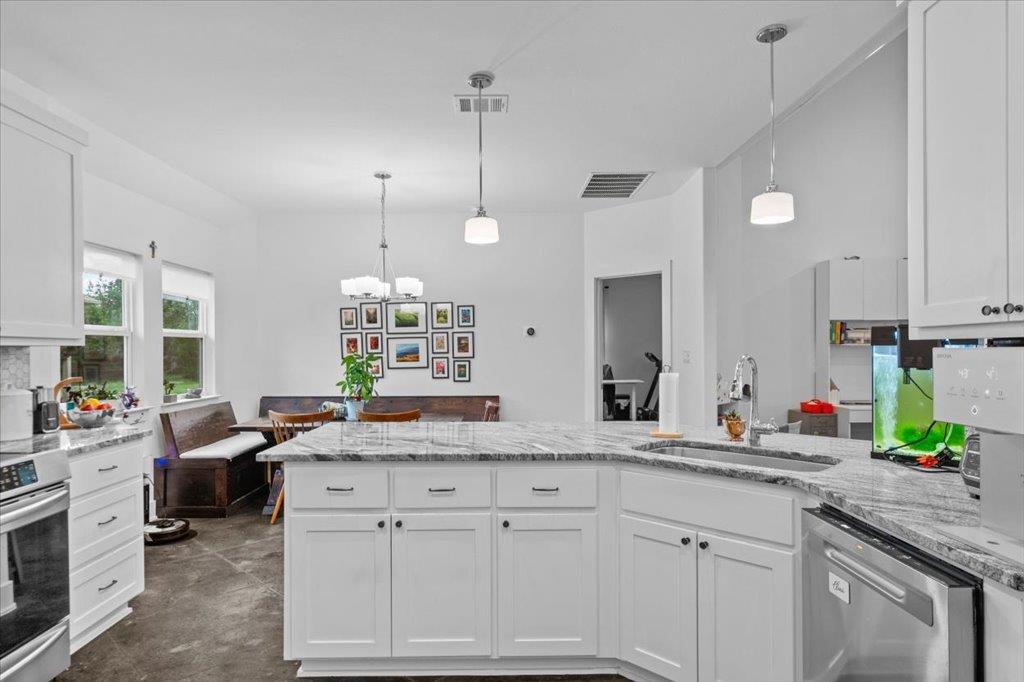 10304 Twin Lake CIR