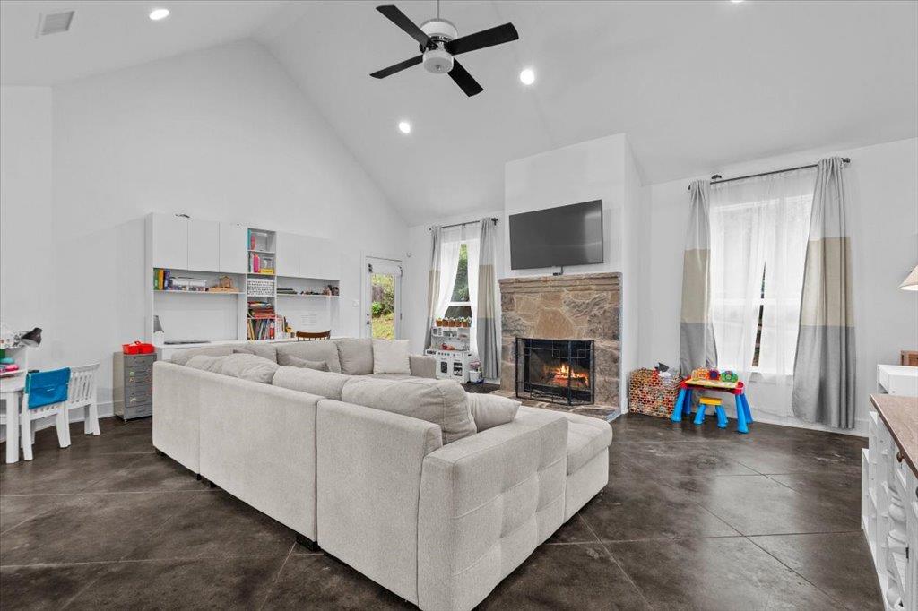 10304 Twin Lake CIR