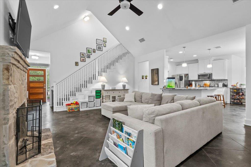 10304 Twin Lake CIR