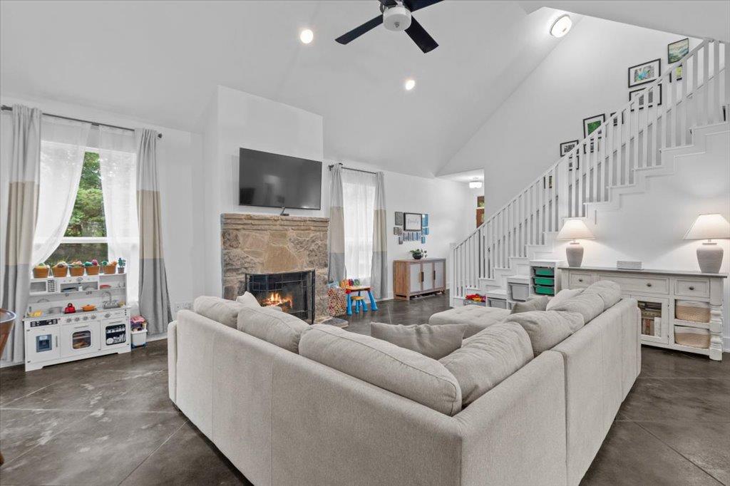 10304 Twin Lake CIR