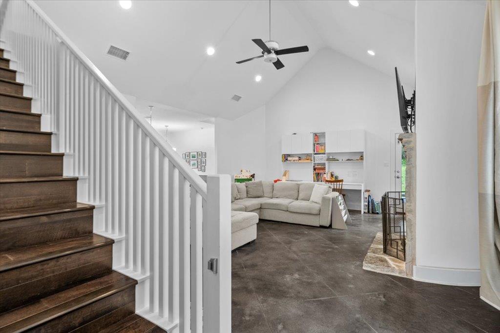 10304 Twin Lake CIR
