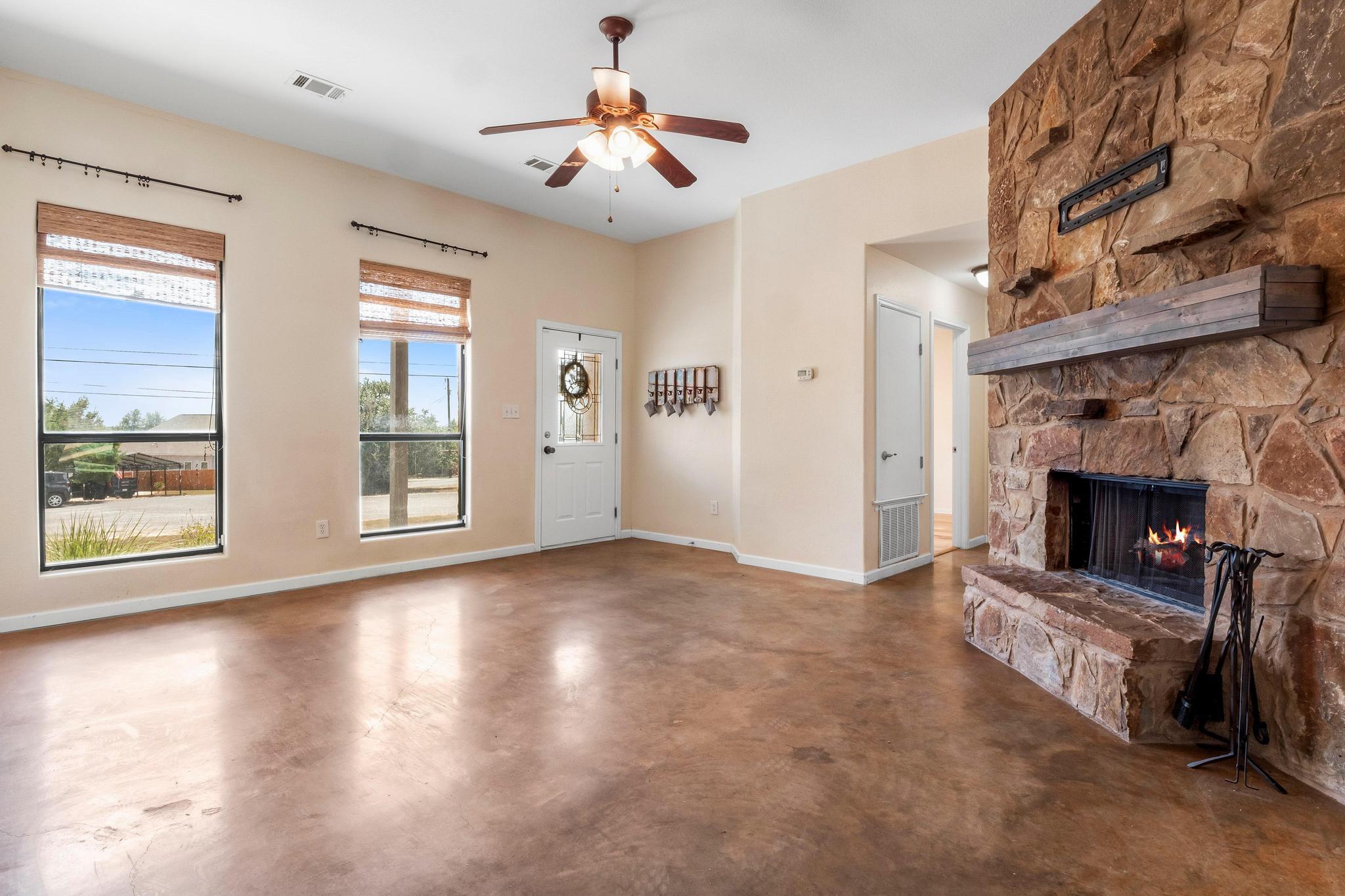 10213 Thomas Lane