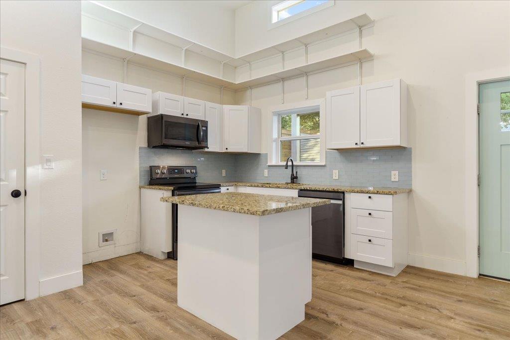 10213 Thomas Lane