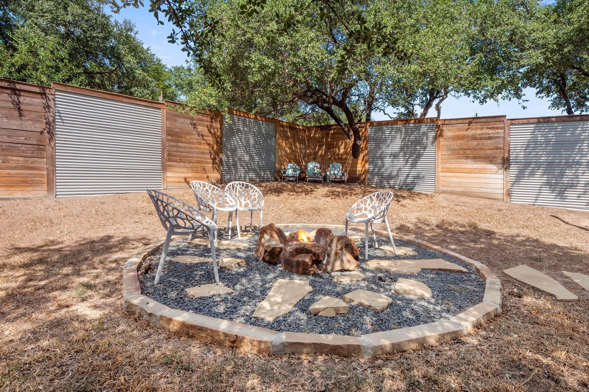 10213 Thomas Lane