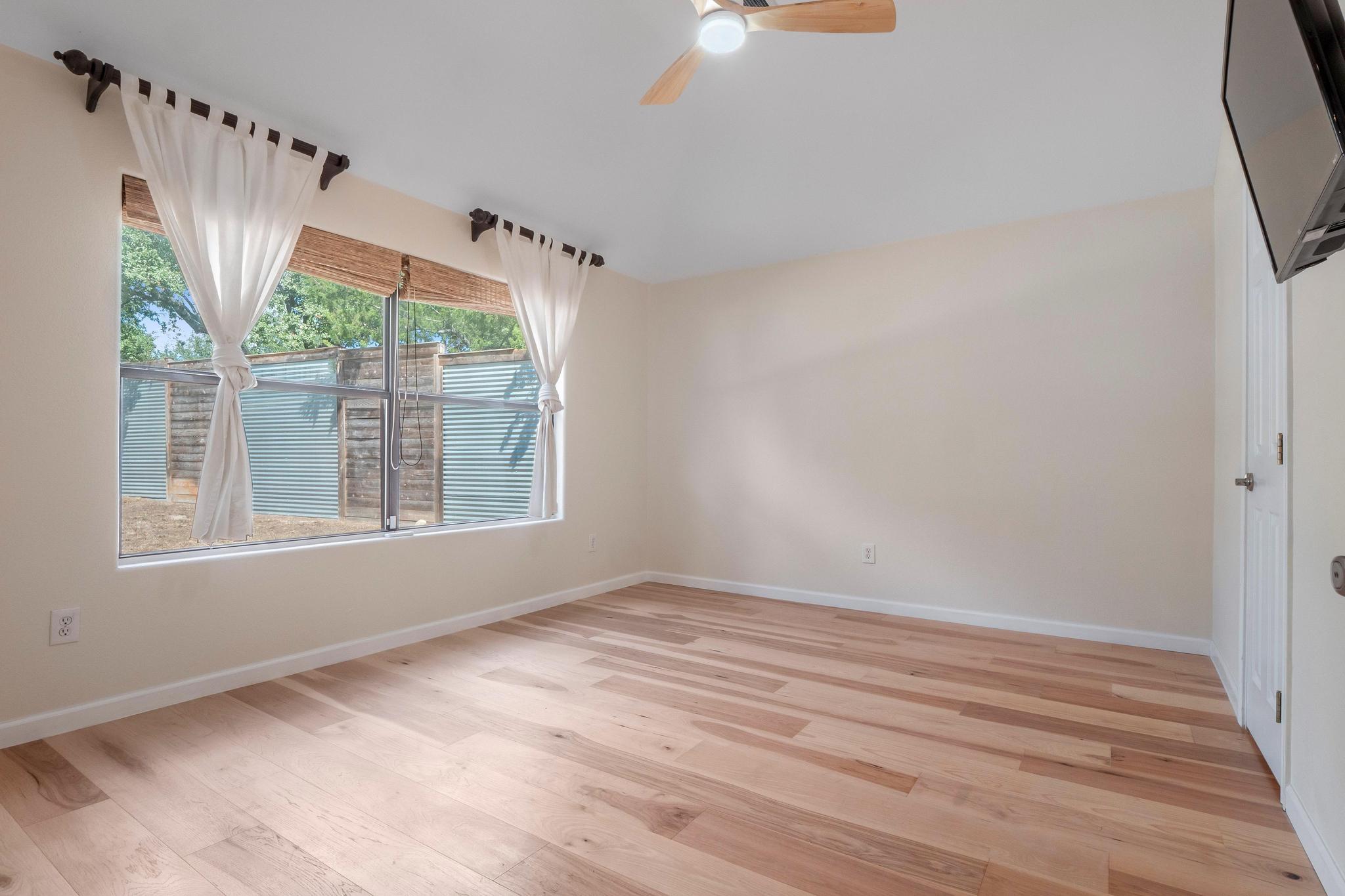 10213 Thomas Lane