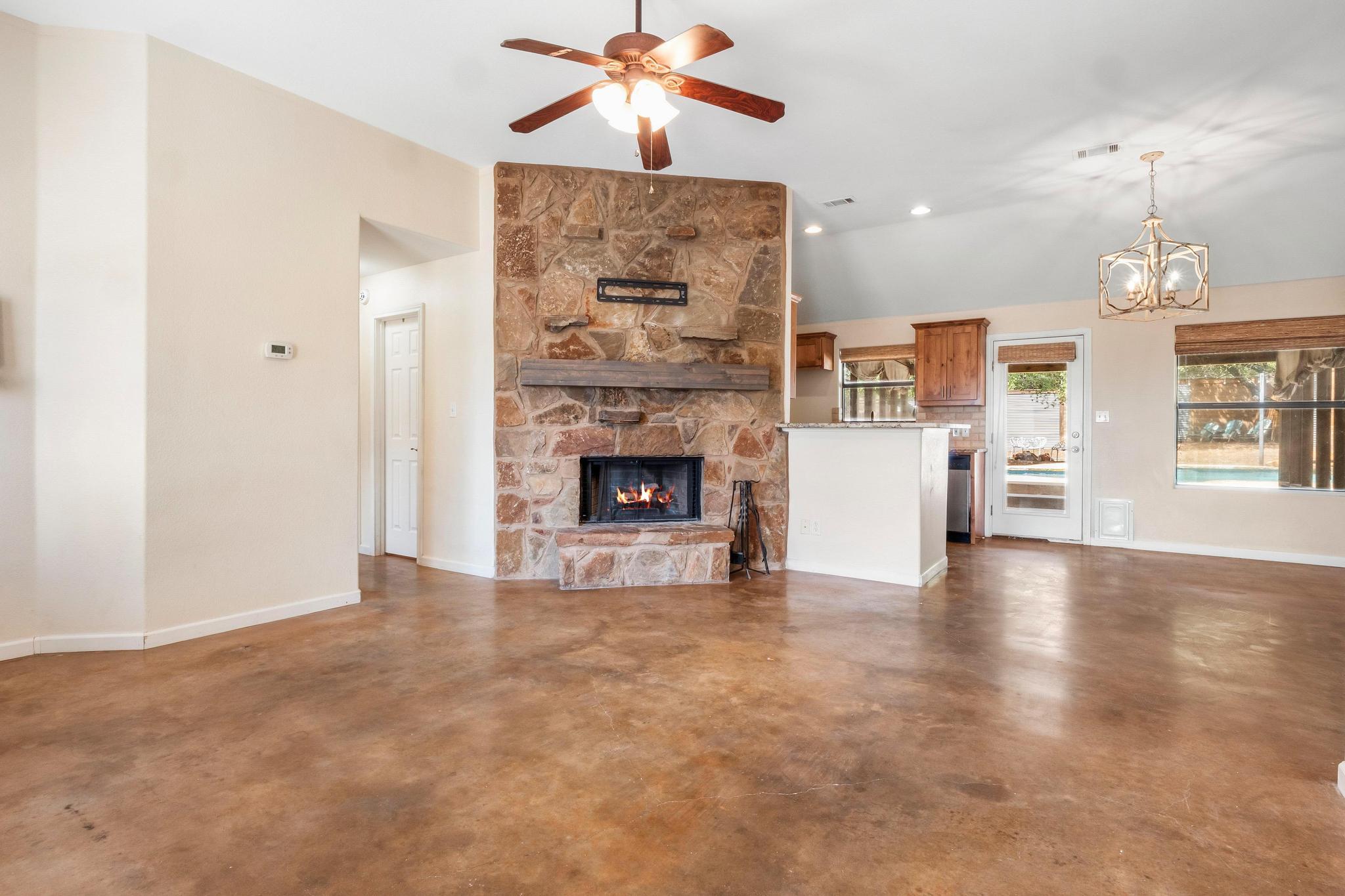 10213 Thomas Lane