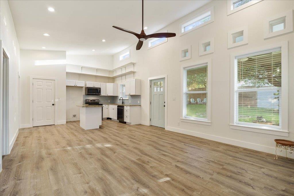 10213 Thomas Lane
