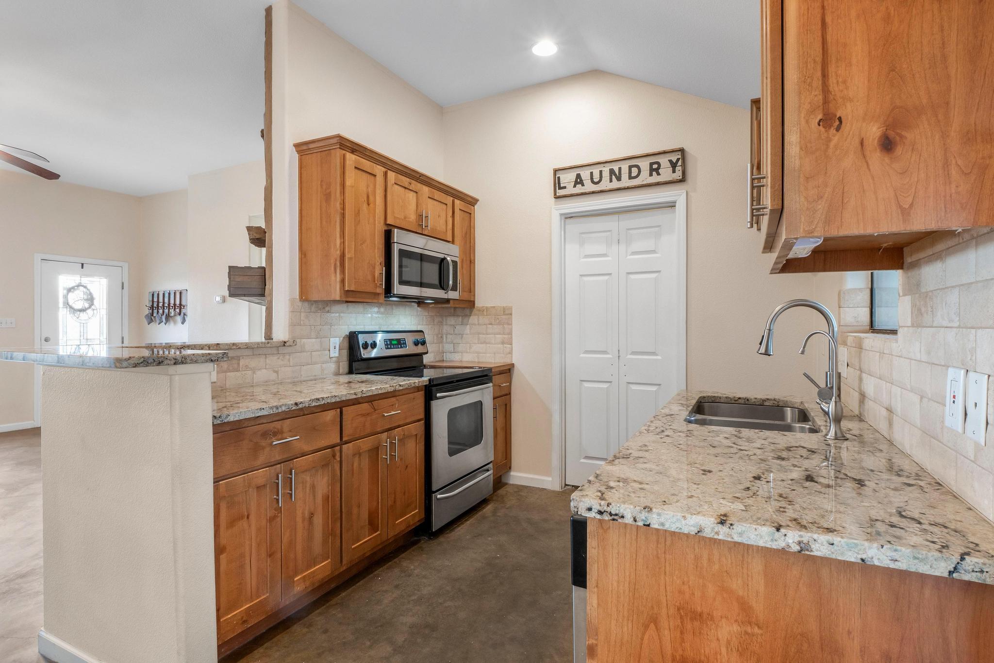 10213 Thomas Lane