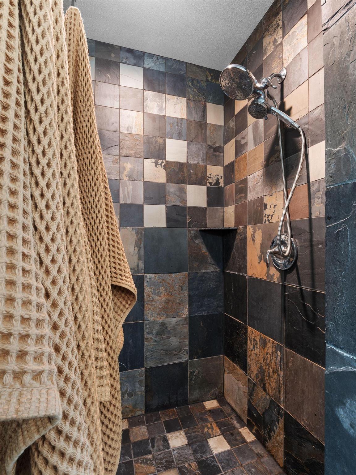 10103 Twin Lake LOOP