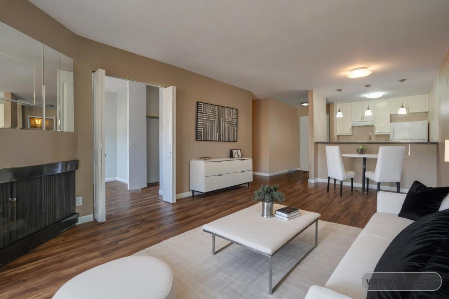 373 Half Moon LN 206