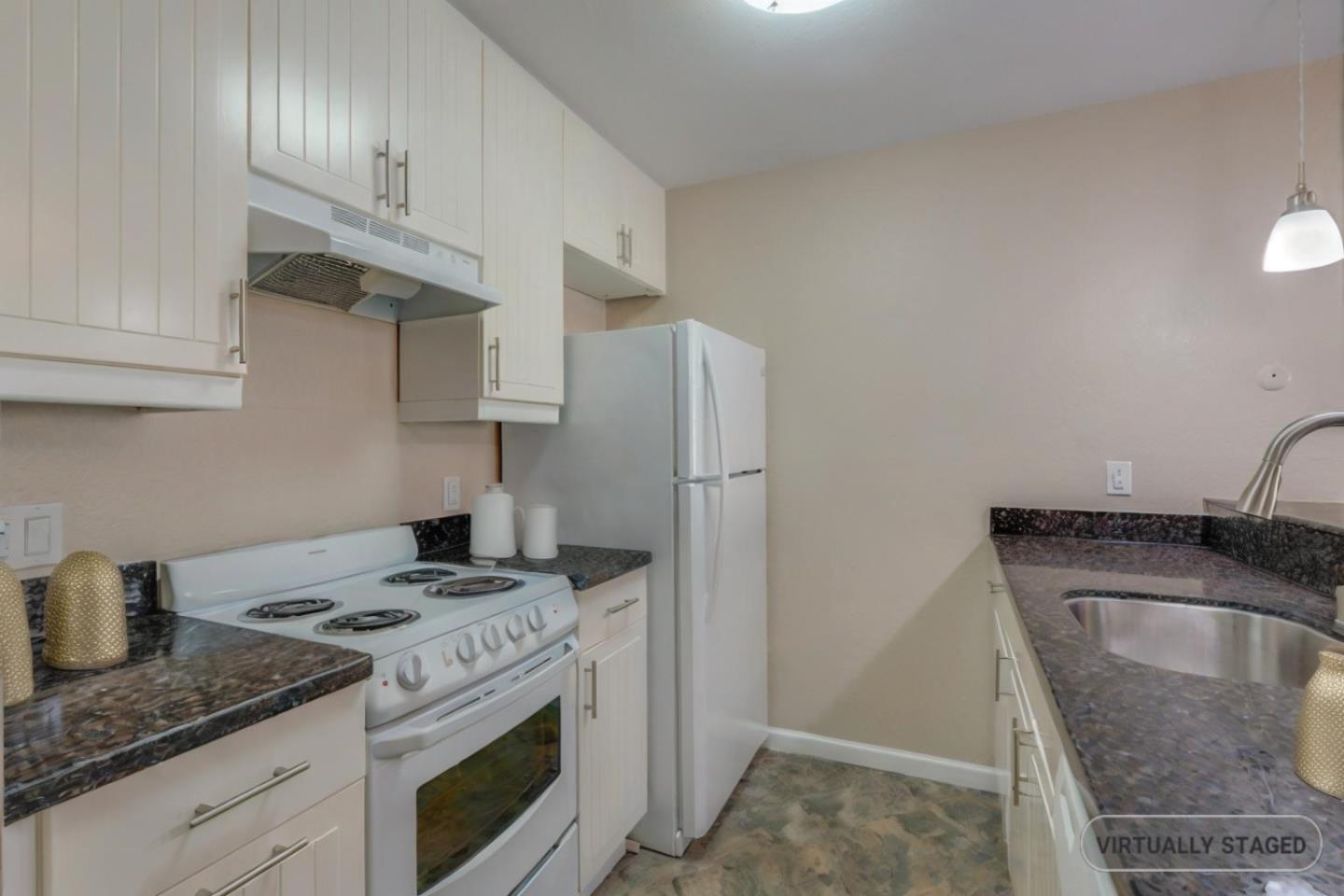 373 Half Moon LN 206