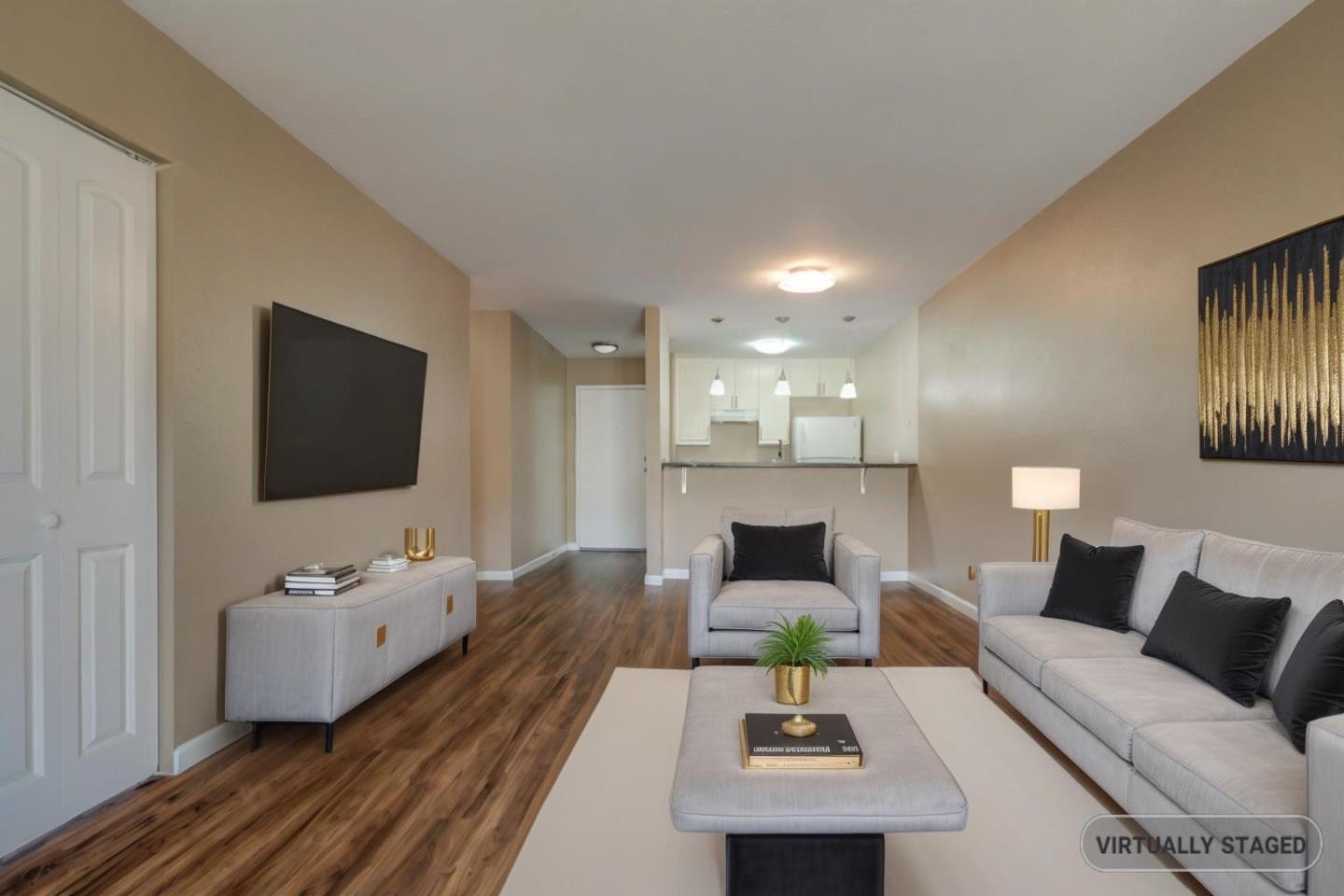 373 Half Moon LN 206