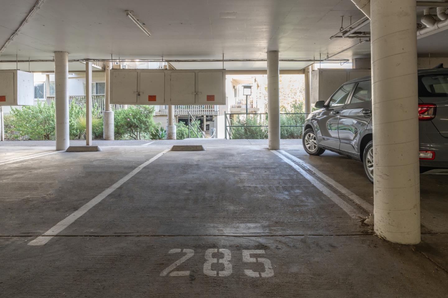 373 Half Moon LN 206