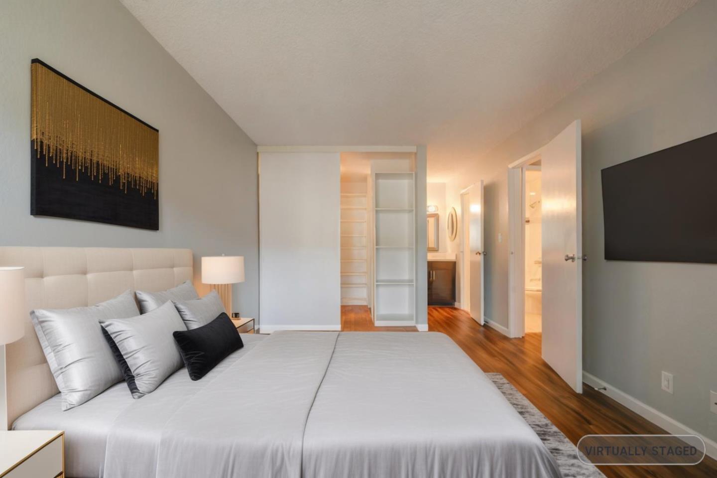 373 Half Moon LN 206