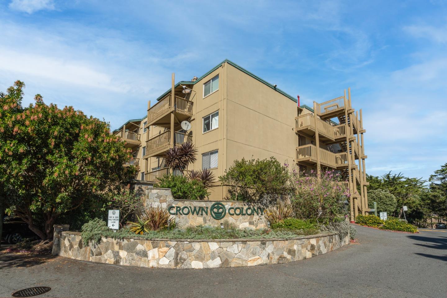 373 Half Moon LN 206