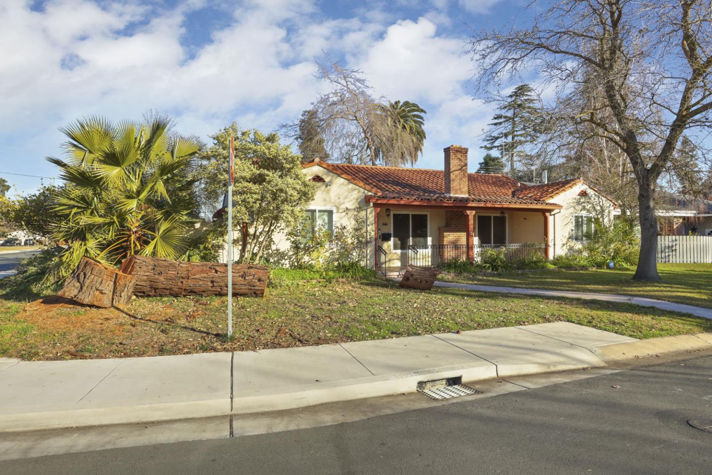 1349 Valencia AVE