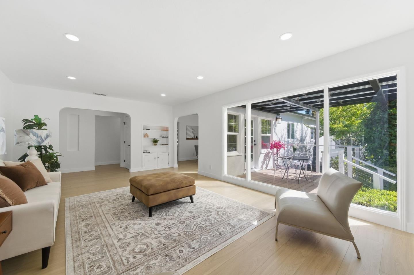3035 Flores Street