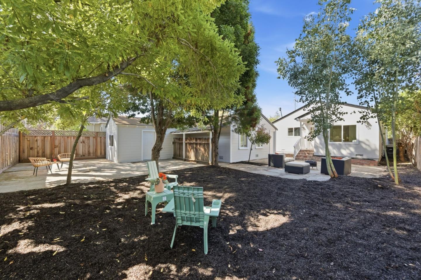 3035 Flores Street