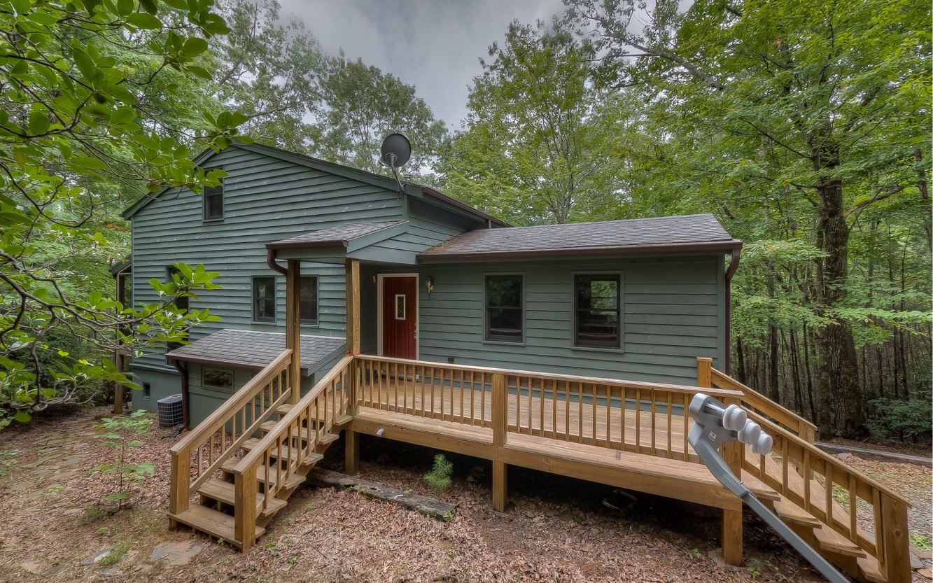 1055 Wolf Pen Trail