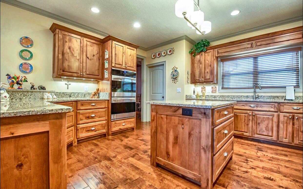 594 Summit Trce