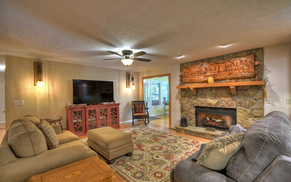 161 W D Court