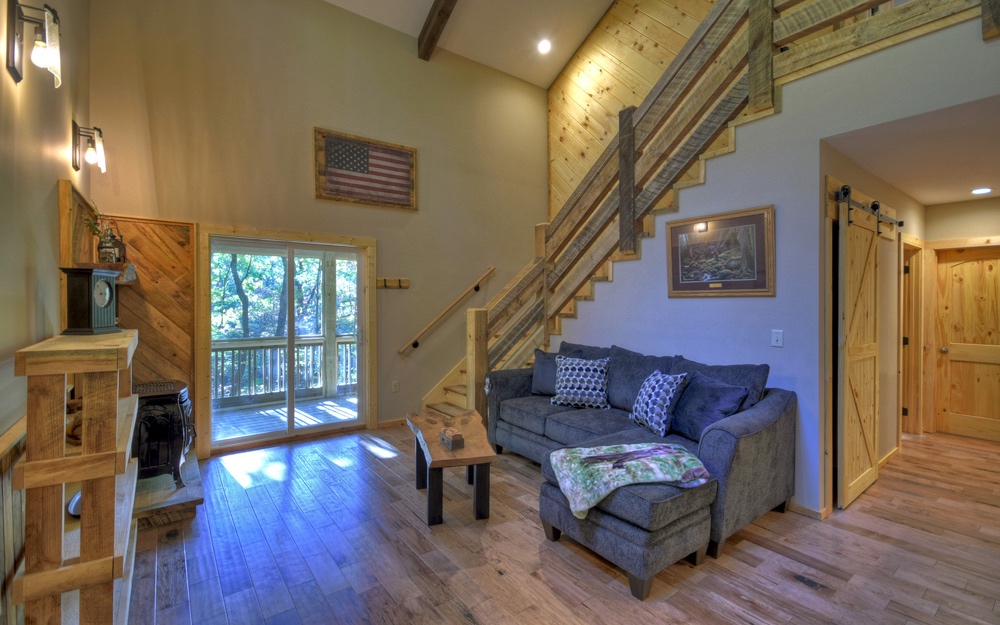 1100 Lakeland Drive