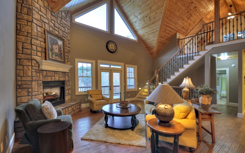 755 Pocaset Drive