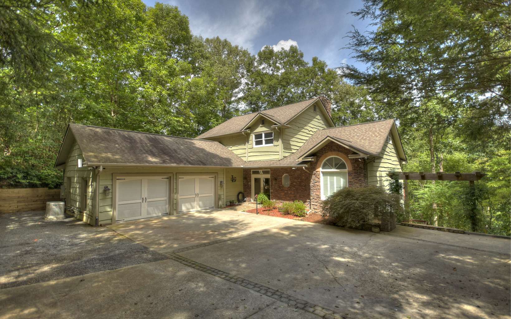 417 Riverwood Road