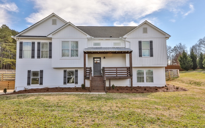 101 Holly Trace