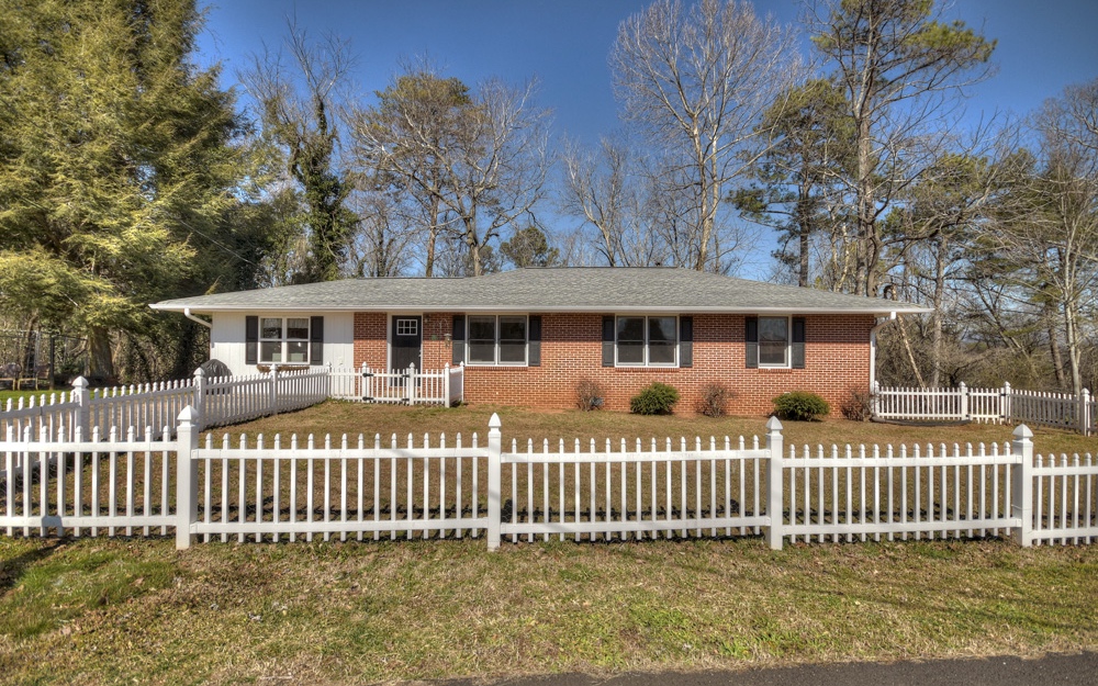 326 Logan Circle