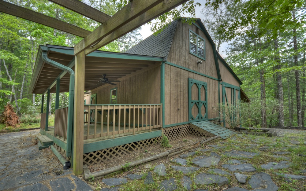 1436 Whispering Pine Lane