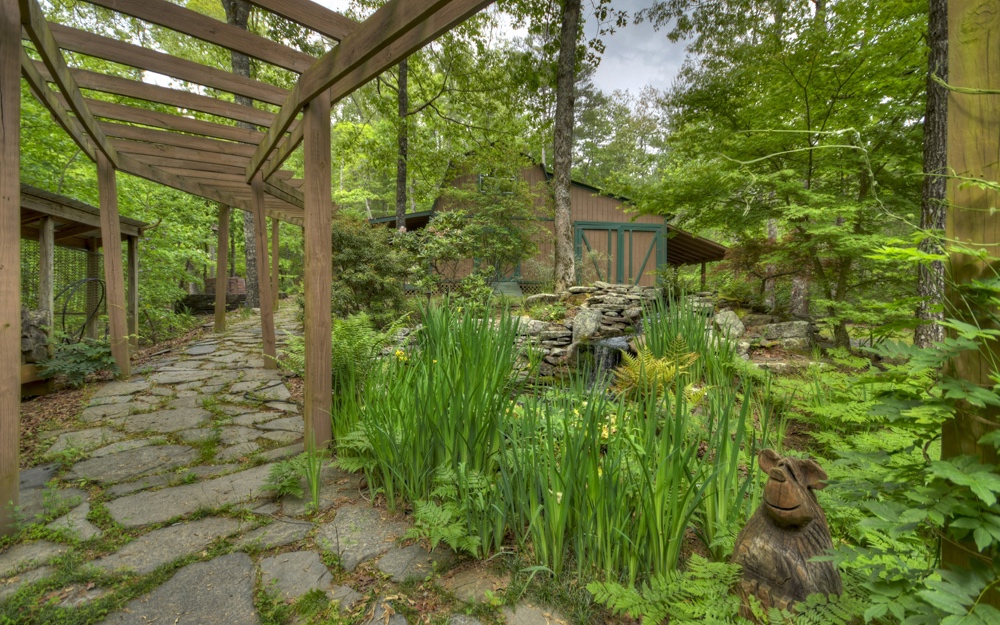 1436 Whispering Pine Lane