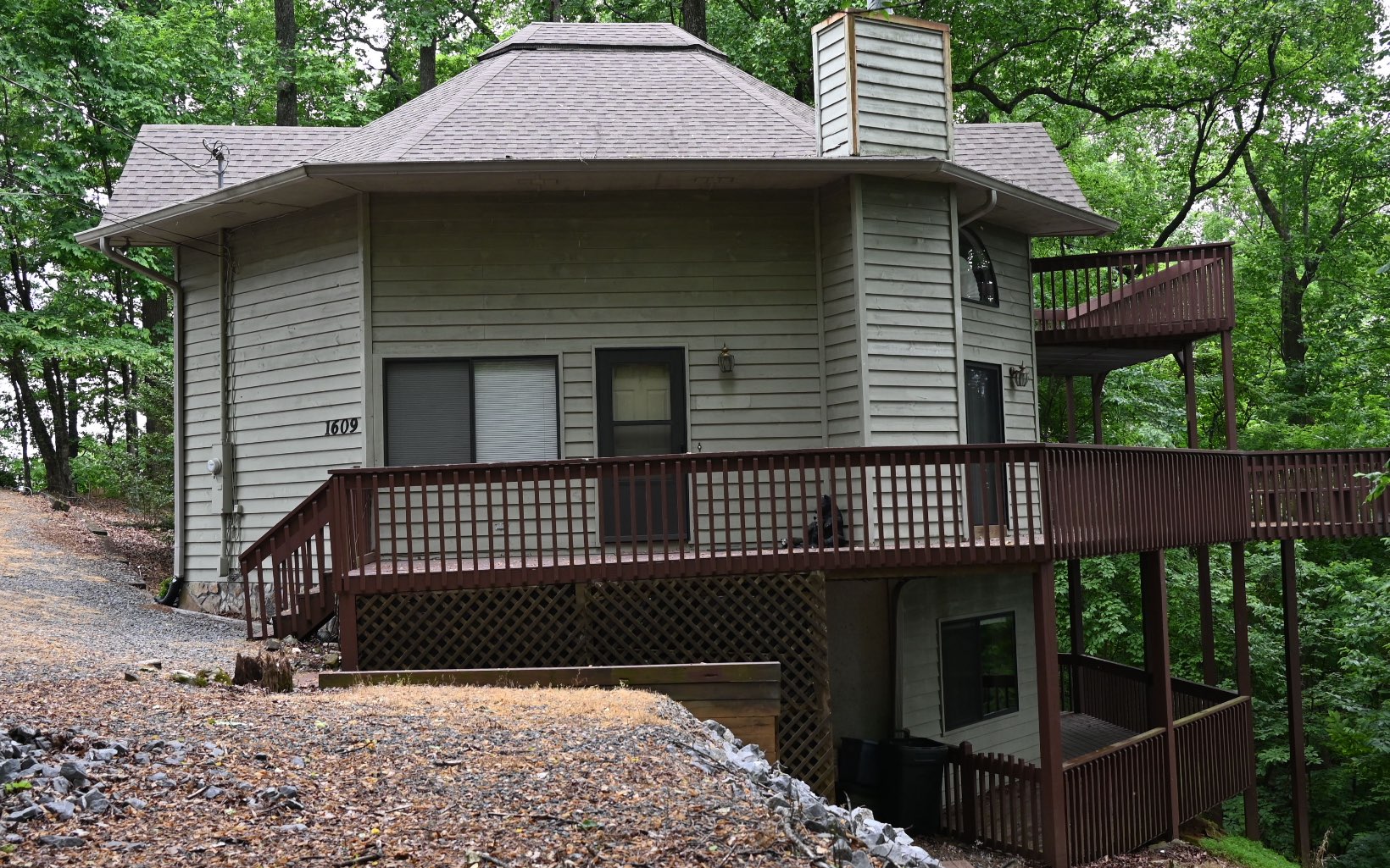 1609 Walnut Ridge
