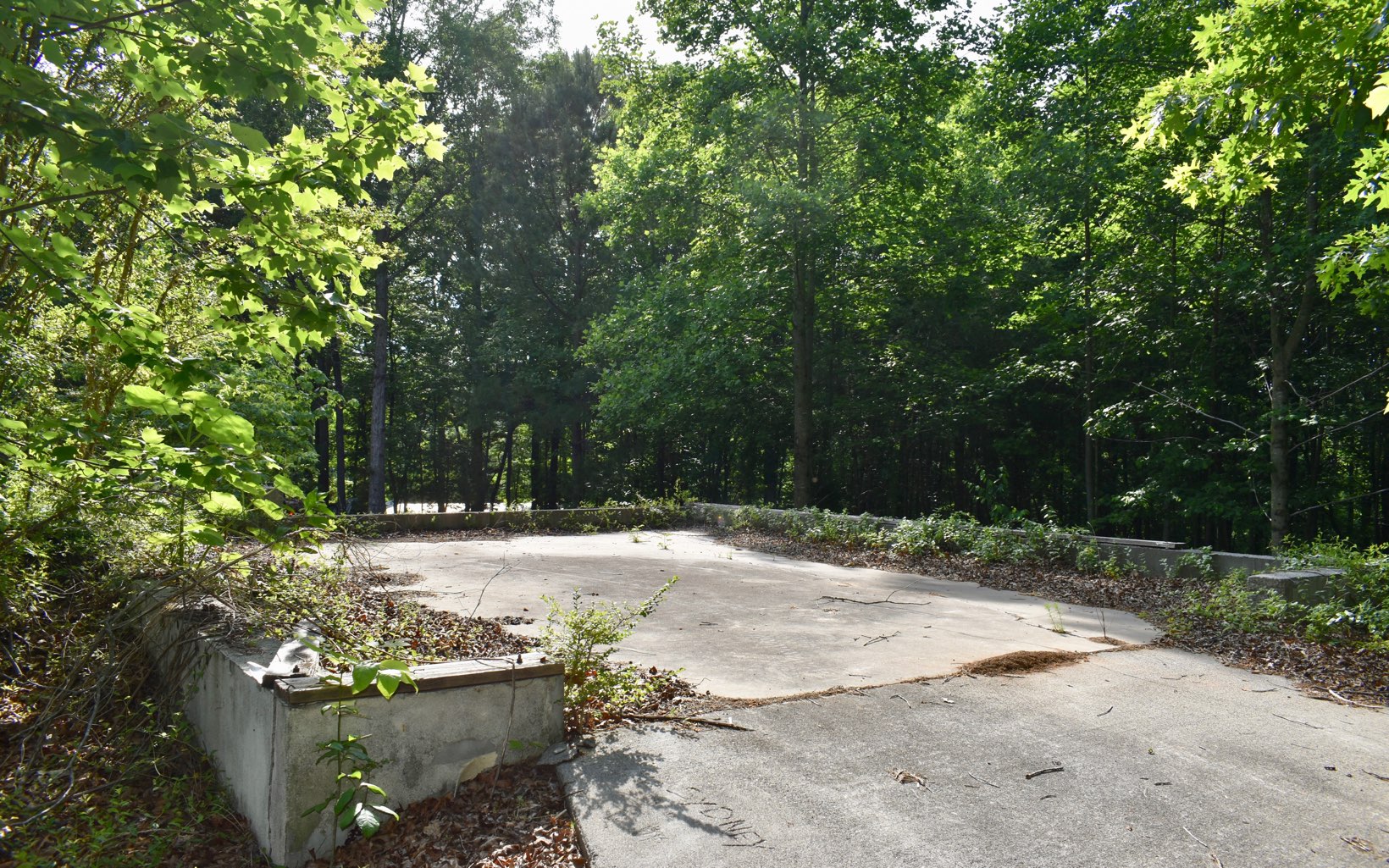 1621 Weeks Road