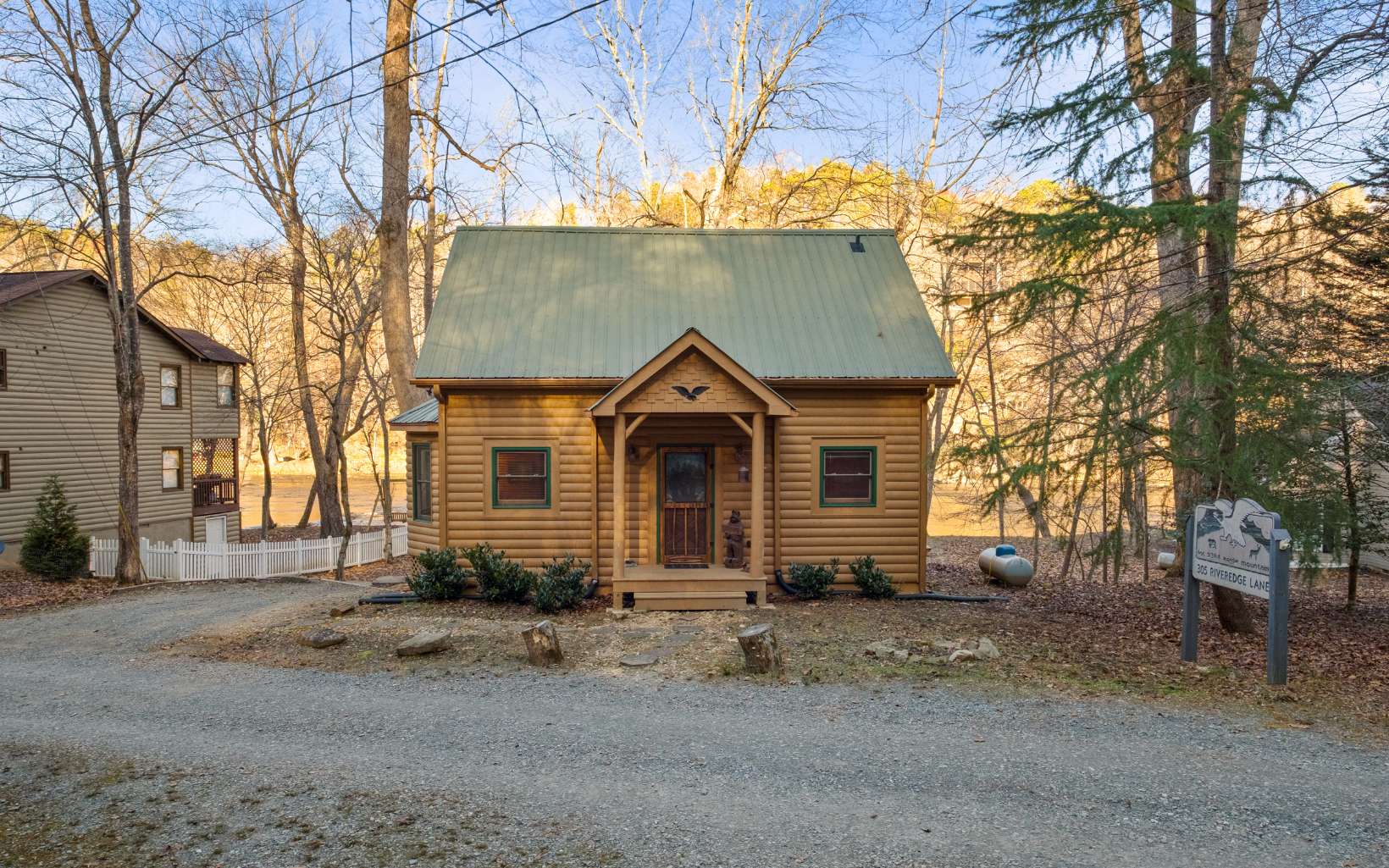 305 Riveredge Lane