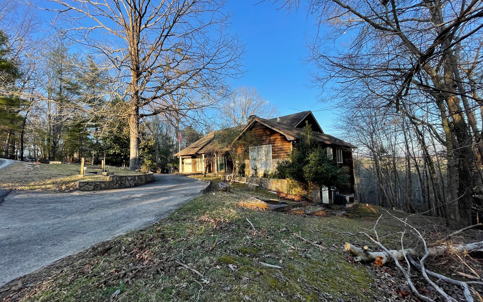 880 Riverview Drive