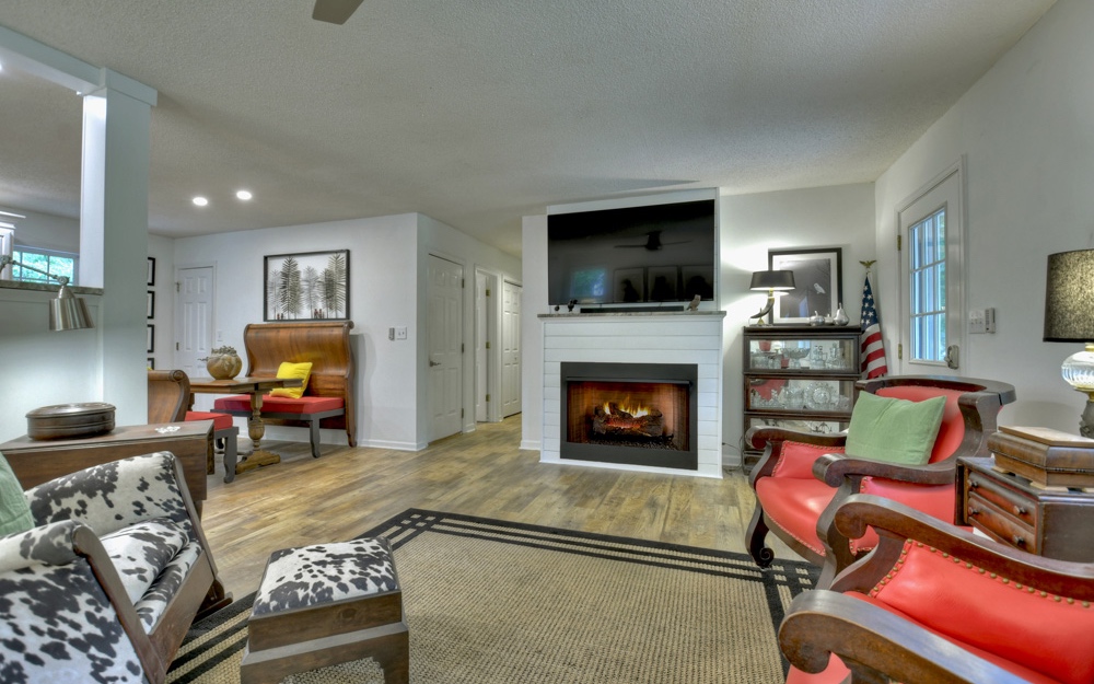 1194 Riverview Drive