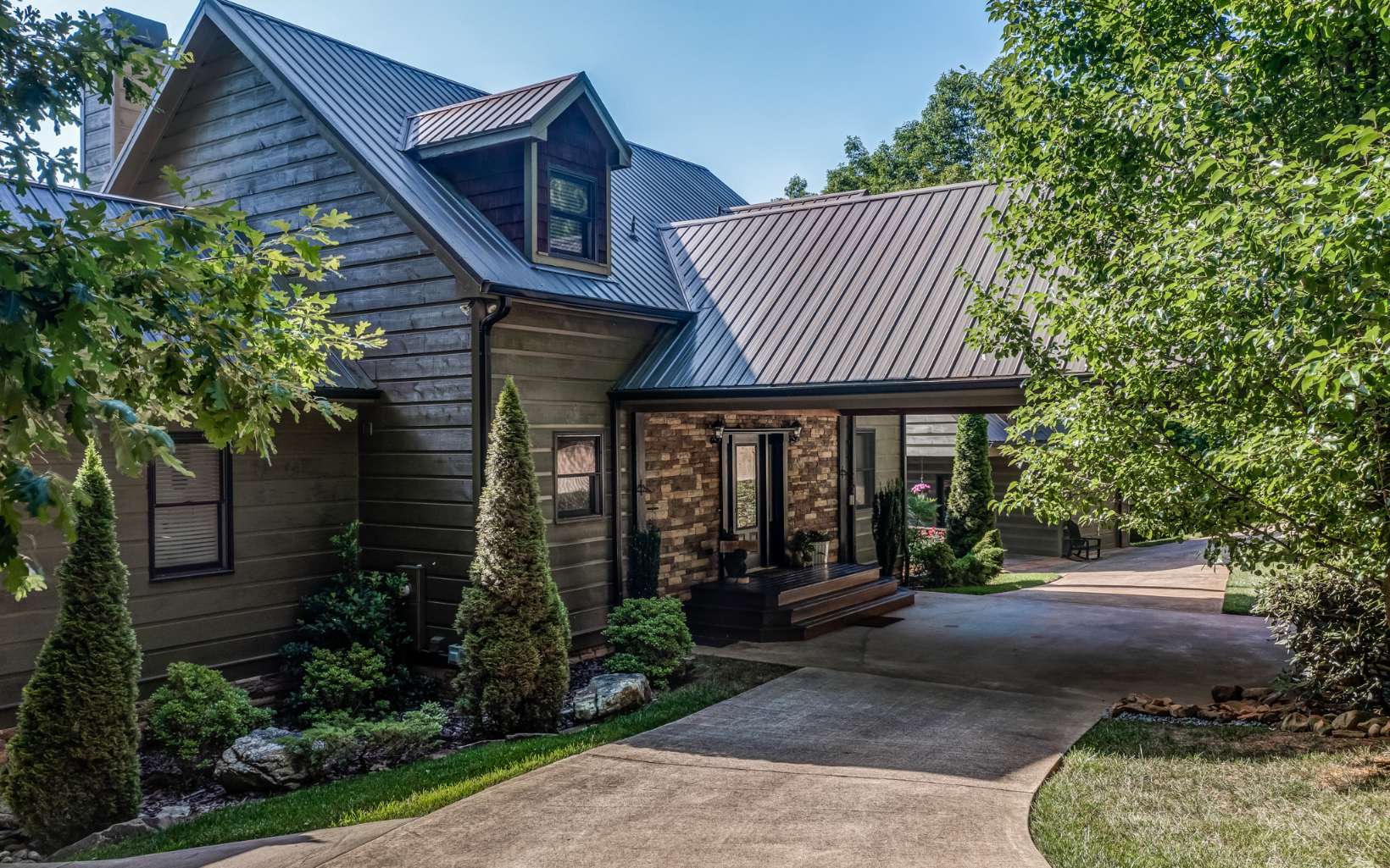 833 Cherokee Circle