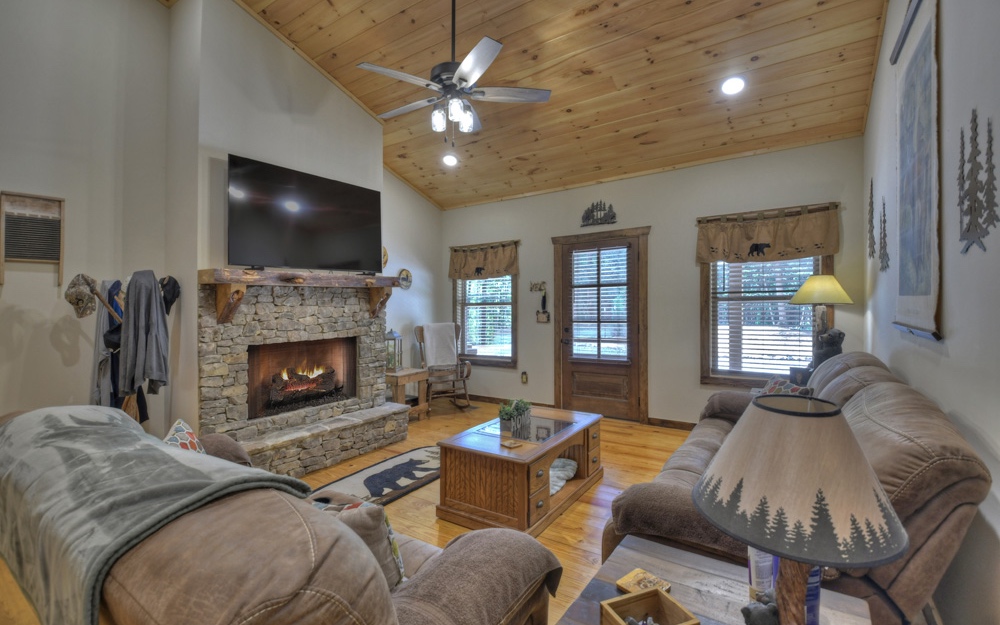 60 Hickory Lane