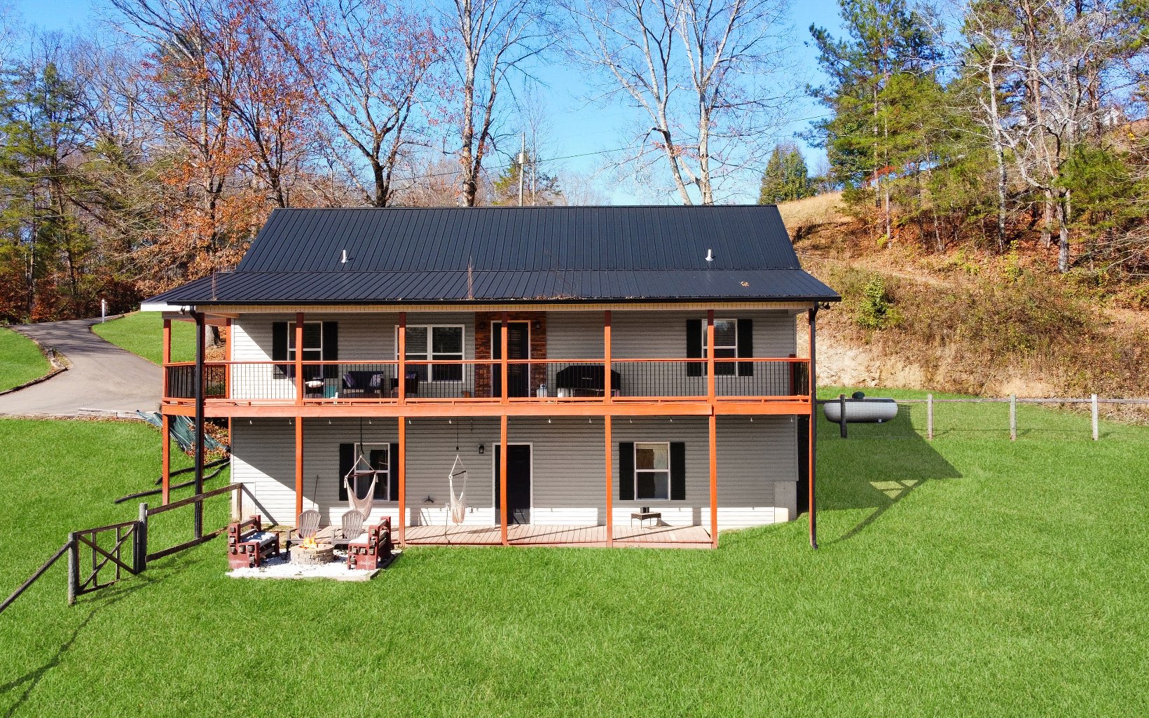 220 Ivy Ridge