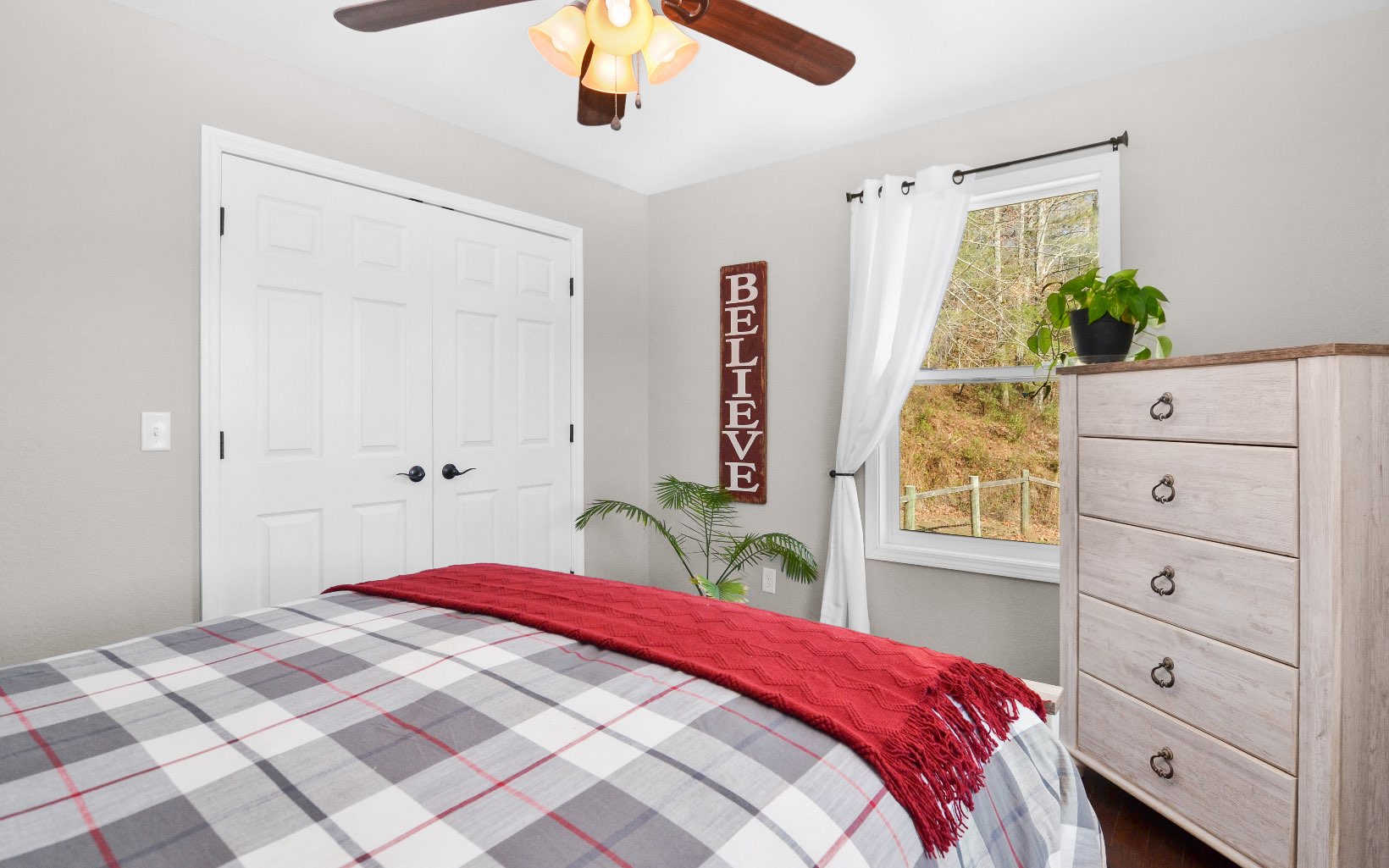 220 Ivy Ridge