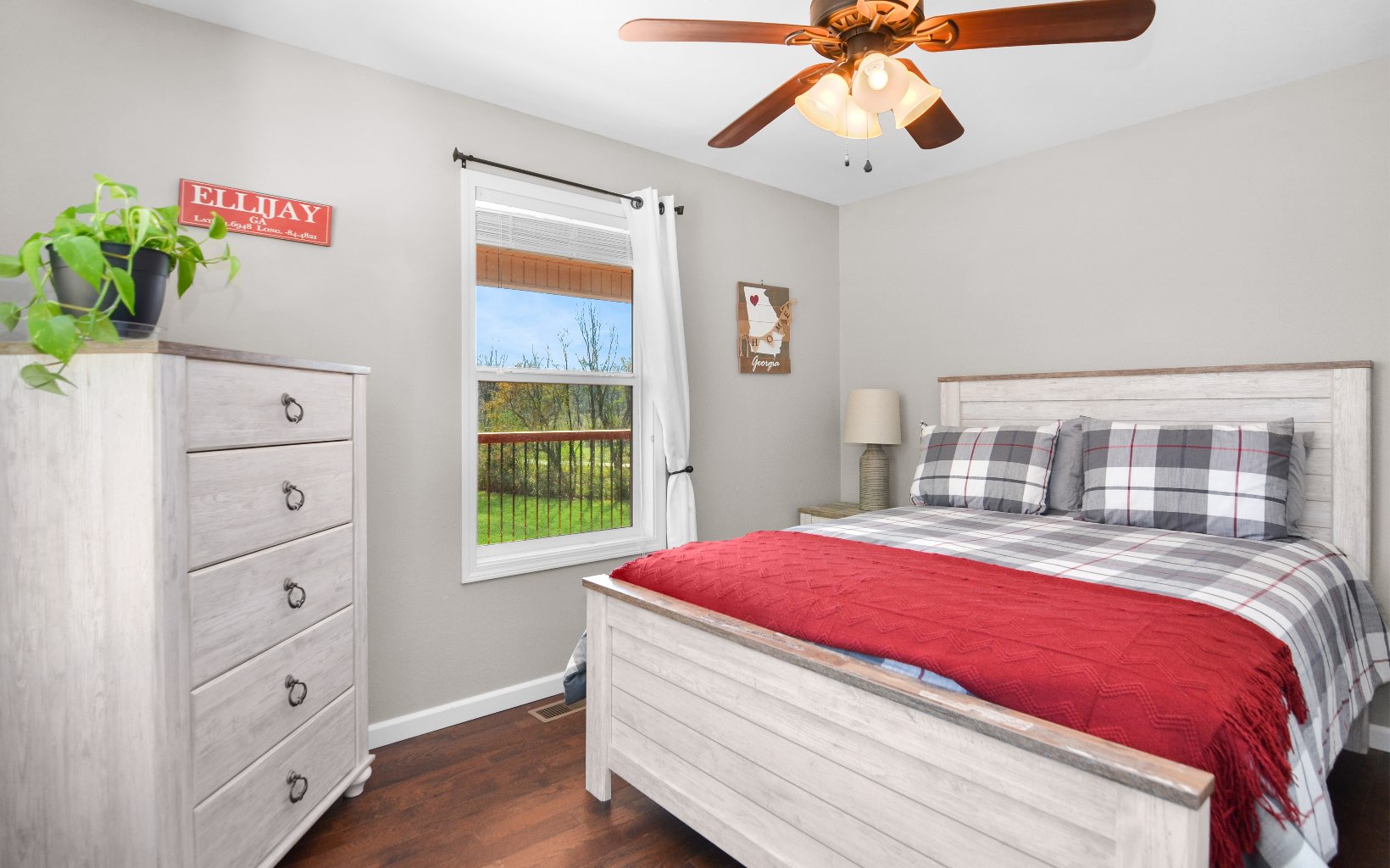 220 Ivy Ridge