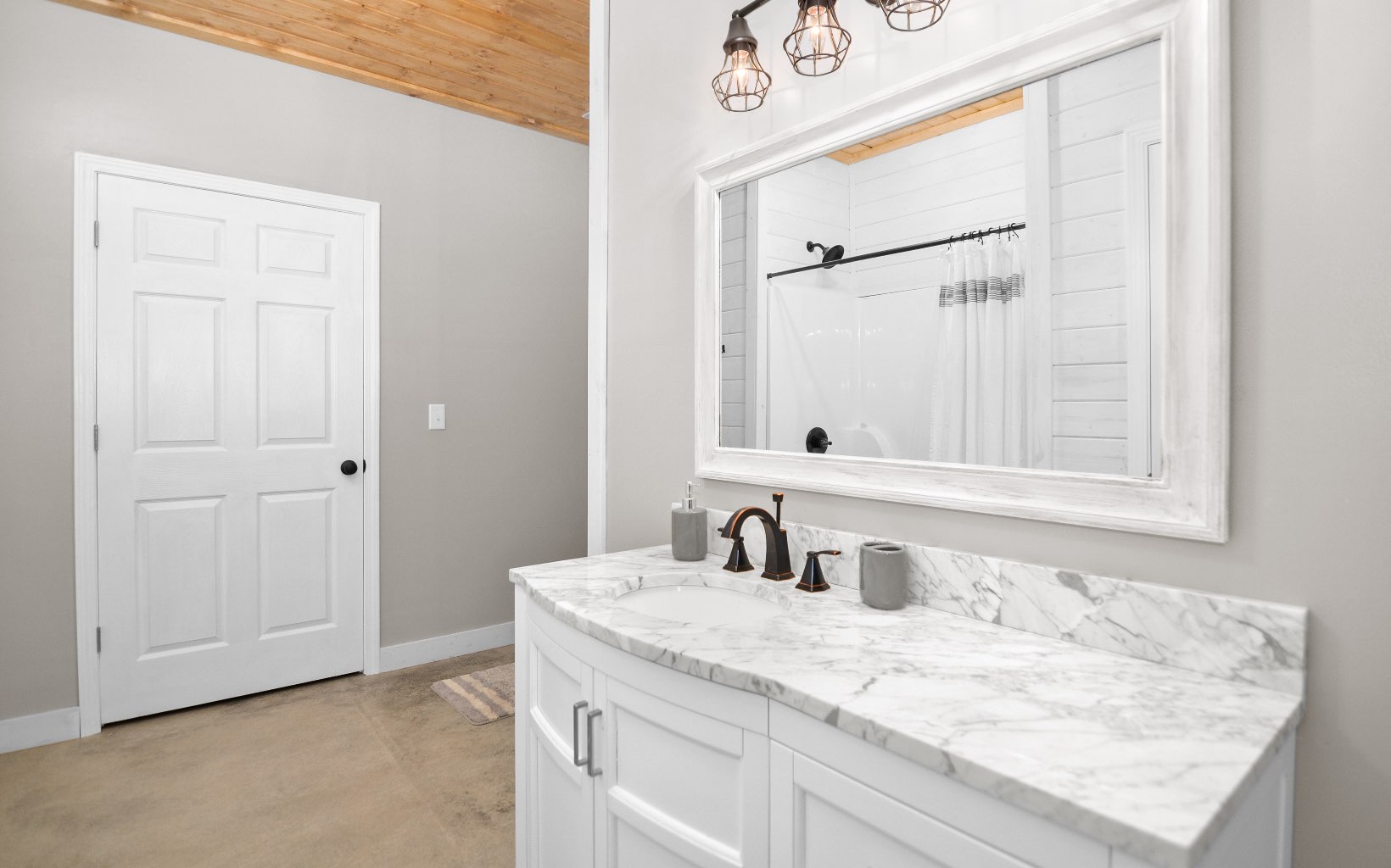 220 Ivy Ridge