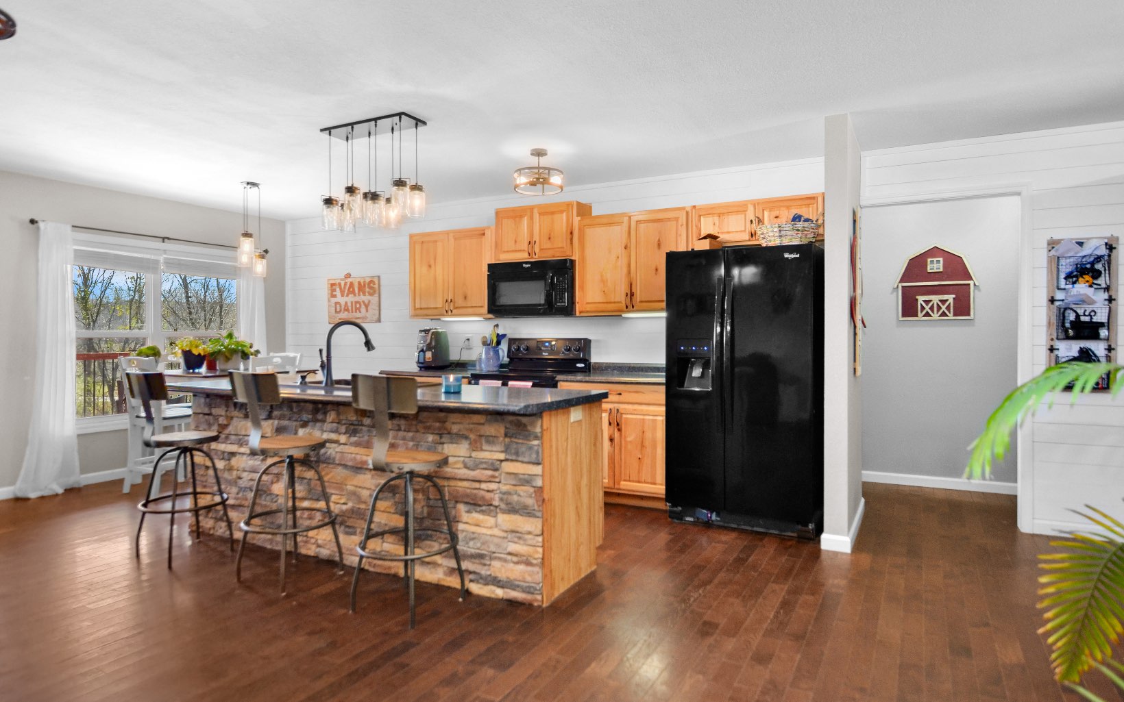 220 Ivy Ridge