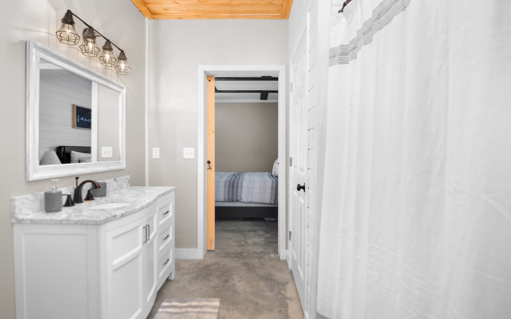 220 Ivy Ridge