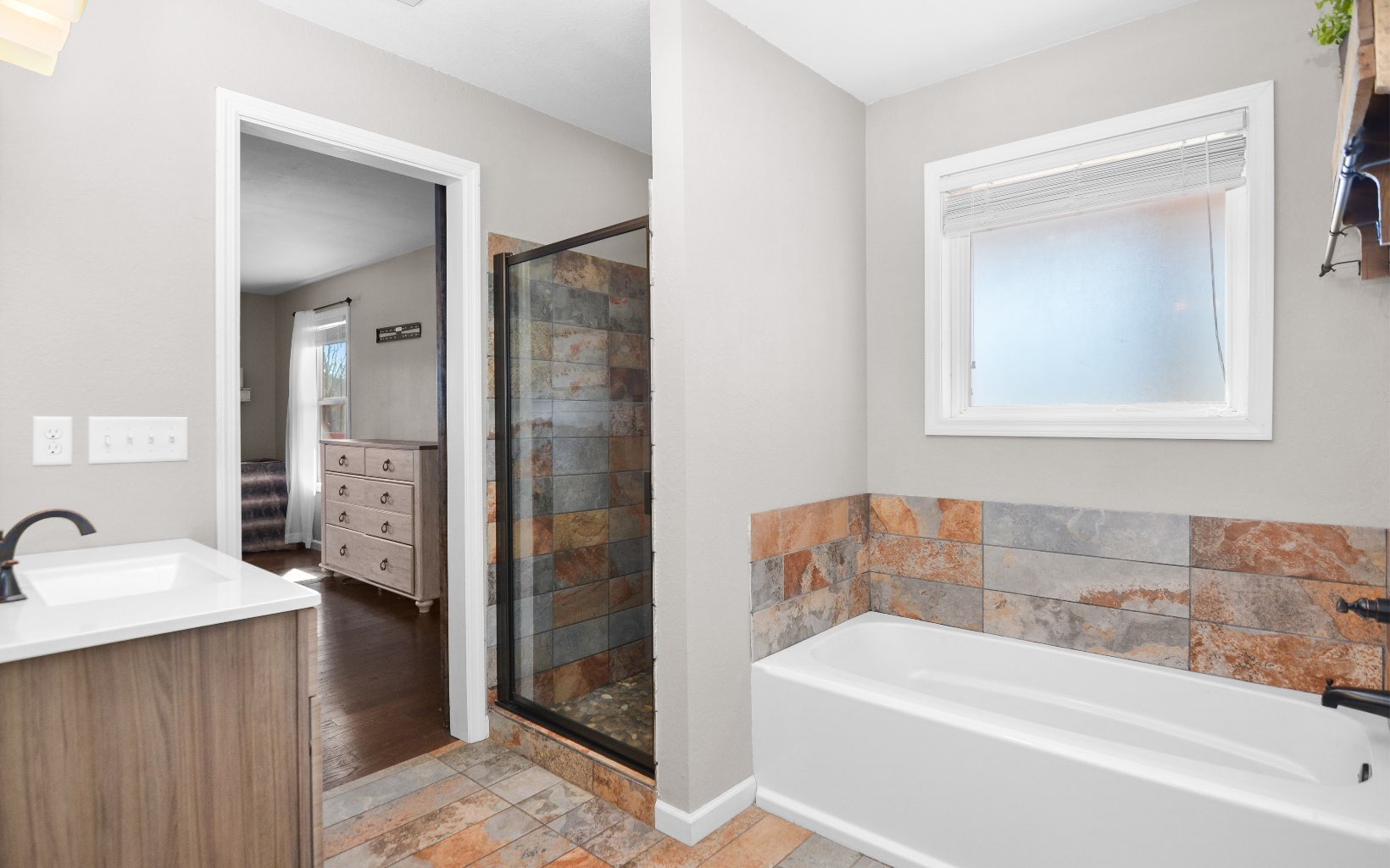 220 Ivy Ridge