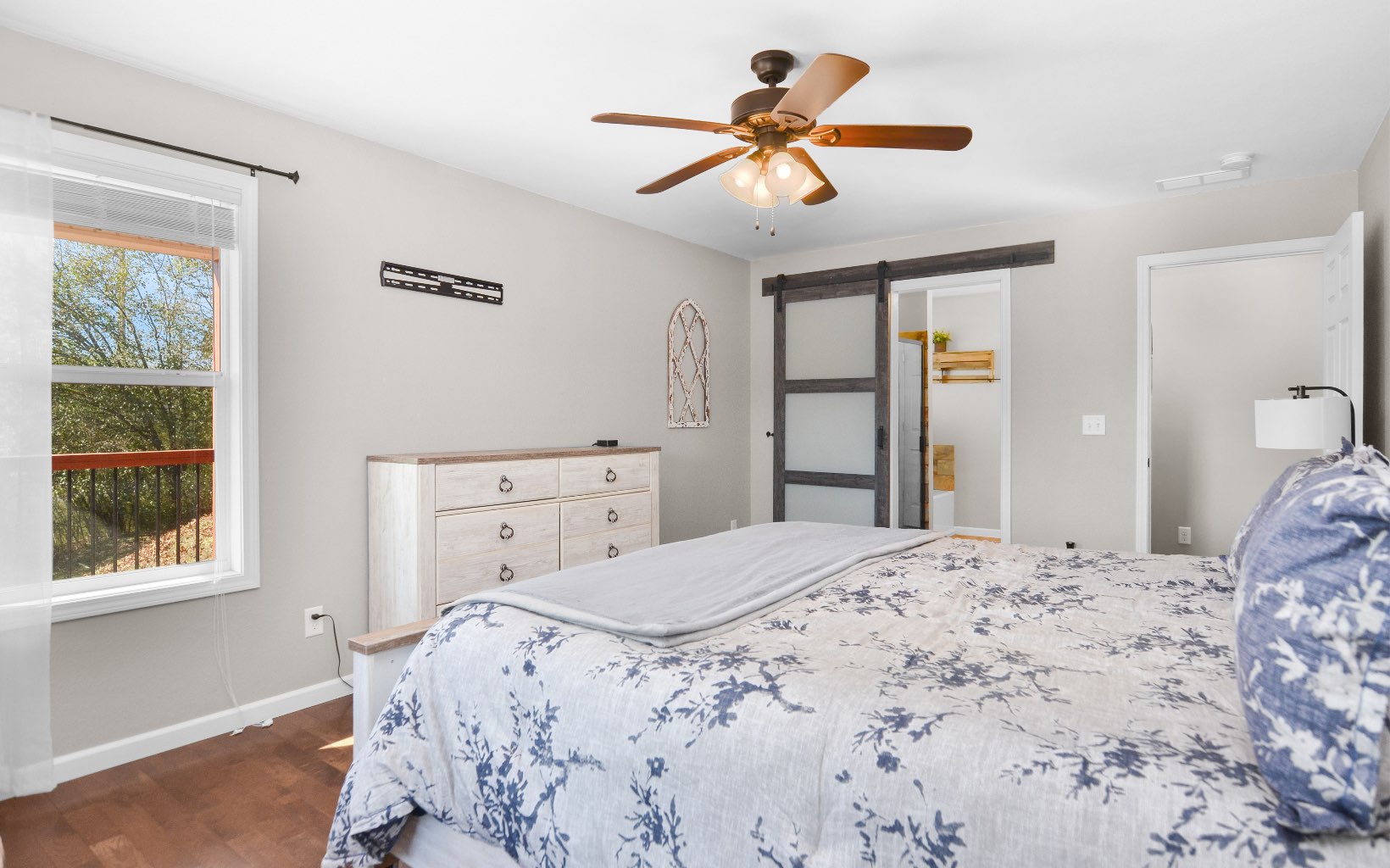 220 Ivy Ridge