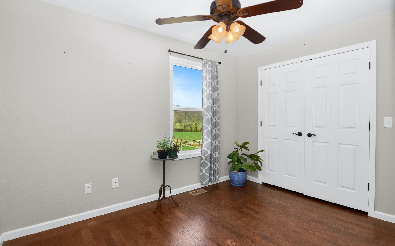 220 Ivy Ridge